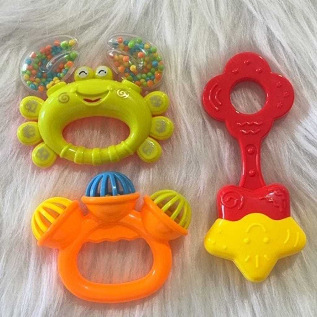 Brinquedo Chocalho para Bebê Colorido com Bolinhas Giratórias Sensorial Educativo Infantil