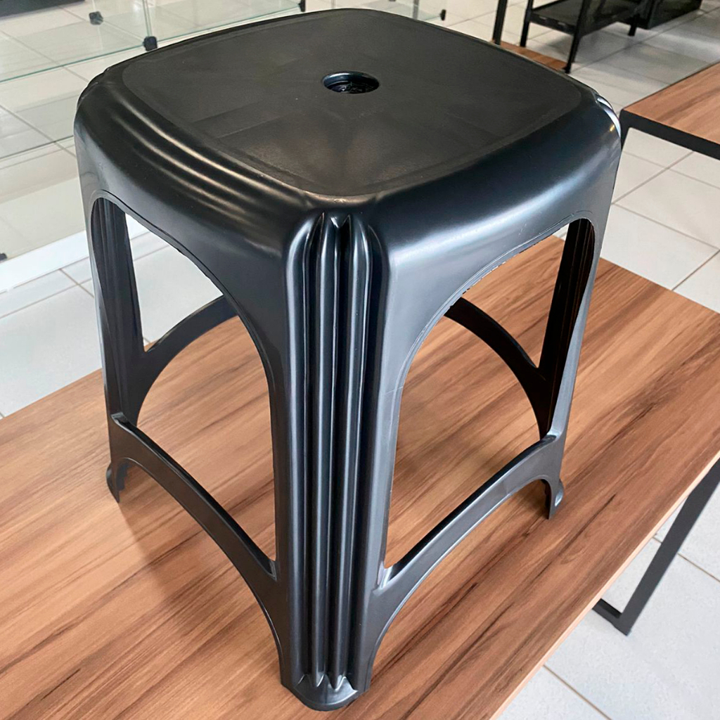 Kit 4 Banquetas Banco Plástico Tramontina 120 Kg Resistente Bar Casa Cozinha Básica Pretas Banquinho — imagem 2 de 2