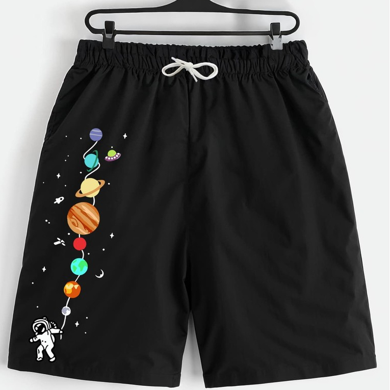 Shorts Preto Bermuda Calção Verão Astronauta Flutuando Estampado Infantil Juvenil