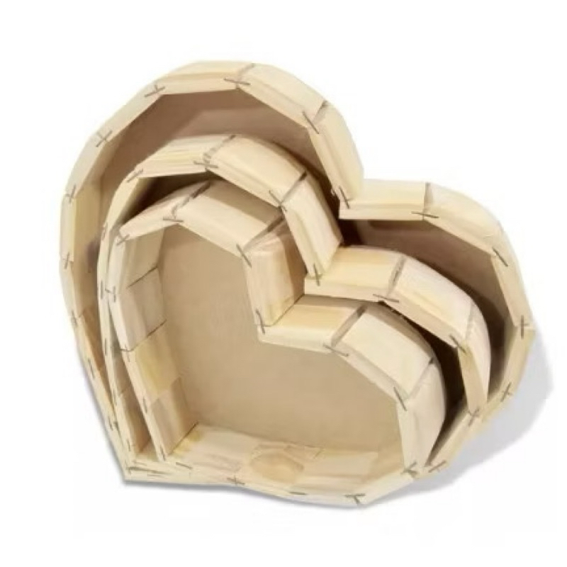 TRIO DE CESTAS EM MADEIRA PINUS CORAÇÃO | TAM.: P - 23X23 - M - 28X28 - G - 33X33CM | CESTA, PRESENTE, CHOCOLATE, PÁSCOA