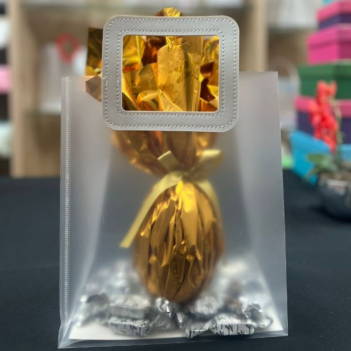 *Kit 12 unidades de sacolas transparente Fosca PVC, com Alça  para presentes de Couro Quadrada*