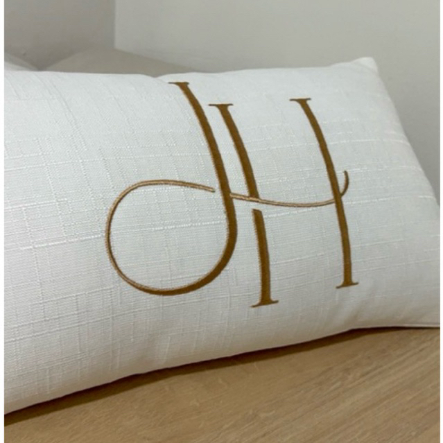 Almofada Baguete 50x30 Personalizada Bordada Monograma Logo Com Enchimento Linho Veludo Escritório em Oferta na Shopee