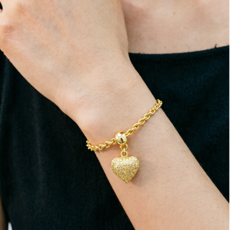 Pulseira de Aço Inoxidável com Pingente Coração - Design Romântico, Sem Ferrugem, Ideal para Presentear ou Uso Diário