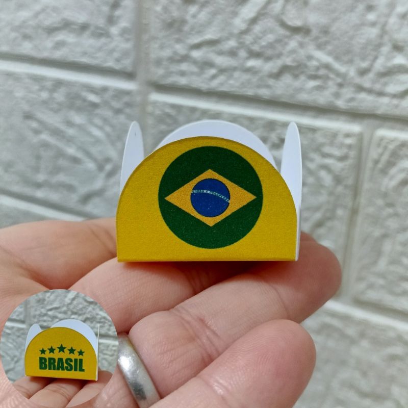 ENVIO RÁPIDO - Forminha Para Doces 4 Pétalas Brigadeiros BRASIL FUTEBOL Festa Aniversário Lembrancinha