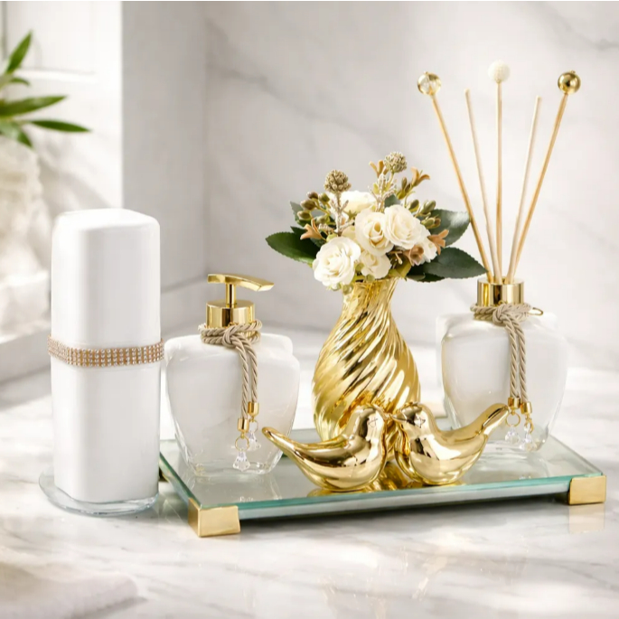 Kit Lavabo Dourado + Bandeja Luxo+ Difusor + Saboneteira + Enfeite Porcelana + Vaso Decorativo + Porta Escovas + Varetas