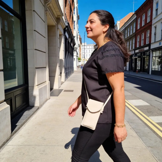 Bolsa Mini Bolsinha Para Celular E Bolso Porta Cartões Documentos Botão Magnético bolso externo em Oferta na Shopee