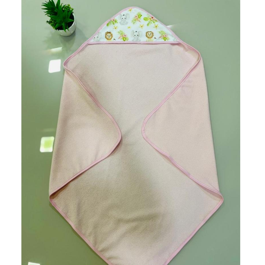 TOALHA DE BANHO PARA BEBÊ ROSA COM CAPUZ ESTAMPAS SORTIDAS