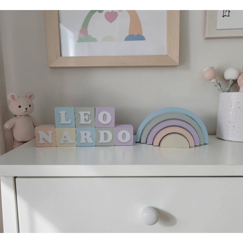 Decoração com cubos cores pasteis enfeite de festa/ adorno e decoração de mdf