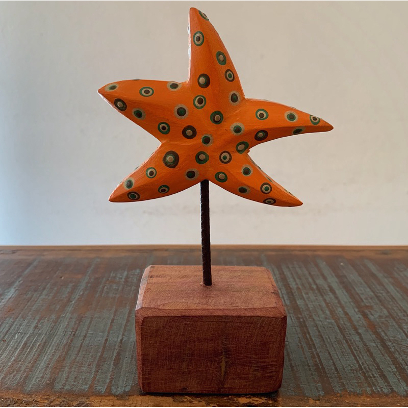 Estrela Laranja Com Bolinhas Coloridas Neutras Decoração Artesanal Sofisticada