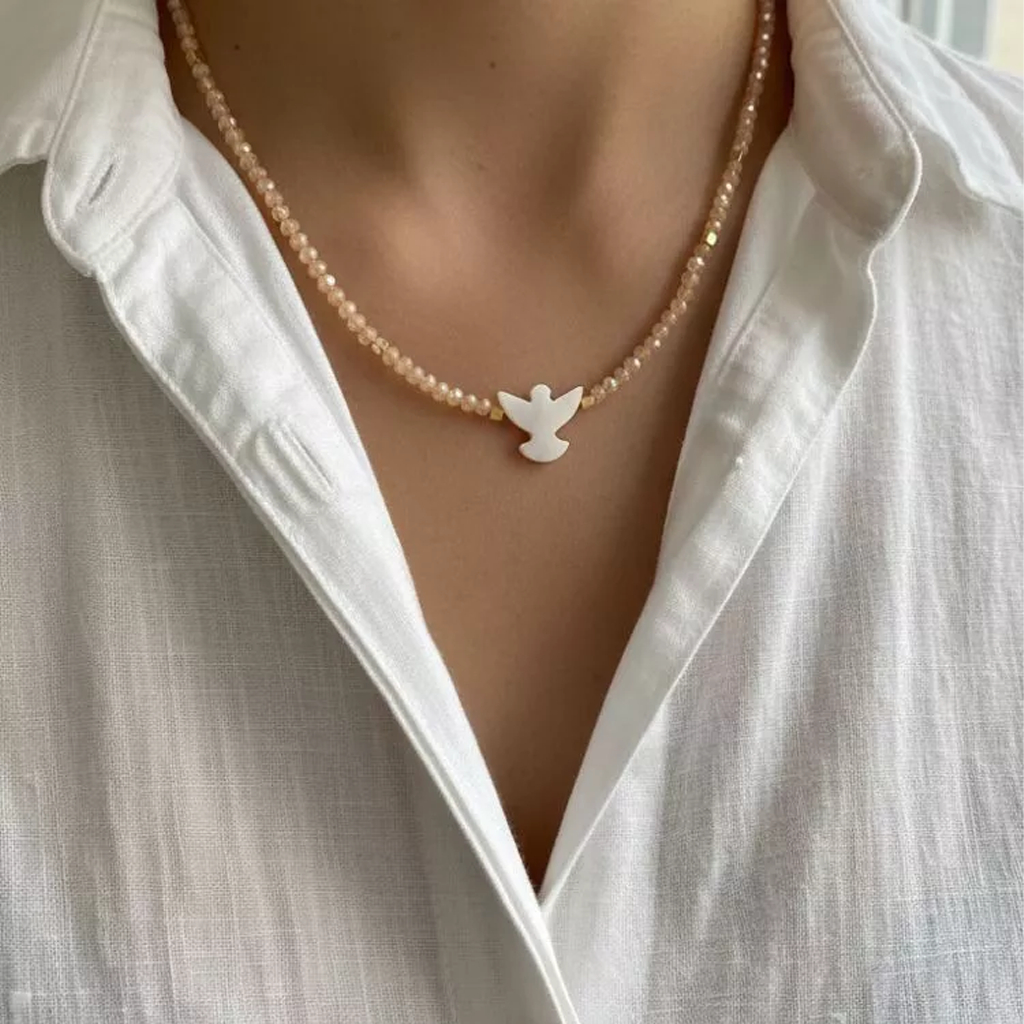 Colar Feminino Delicado Com Cristal De Vidro Ou Fio De Nylon Com Pingente Espirito Santo Em Madre Perola Sintética