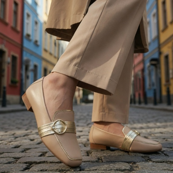 Mocassim Loafer Feminino Bico Quadrado Fivela  Dourada Strass Moda Confortável 3 Cores Sapatilha