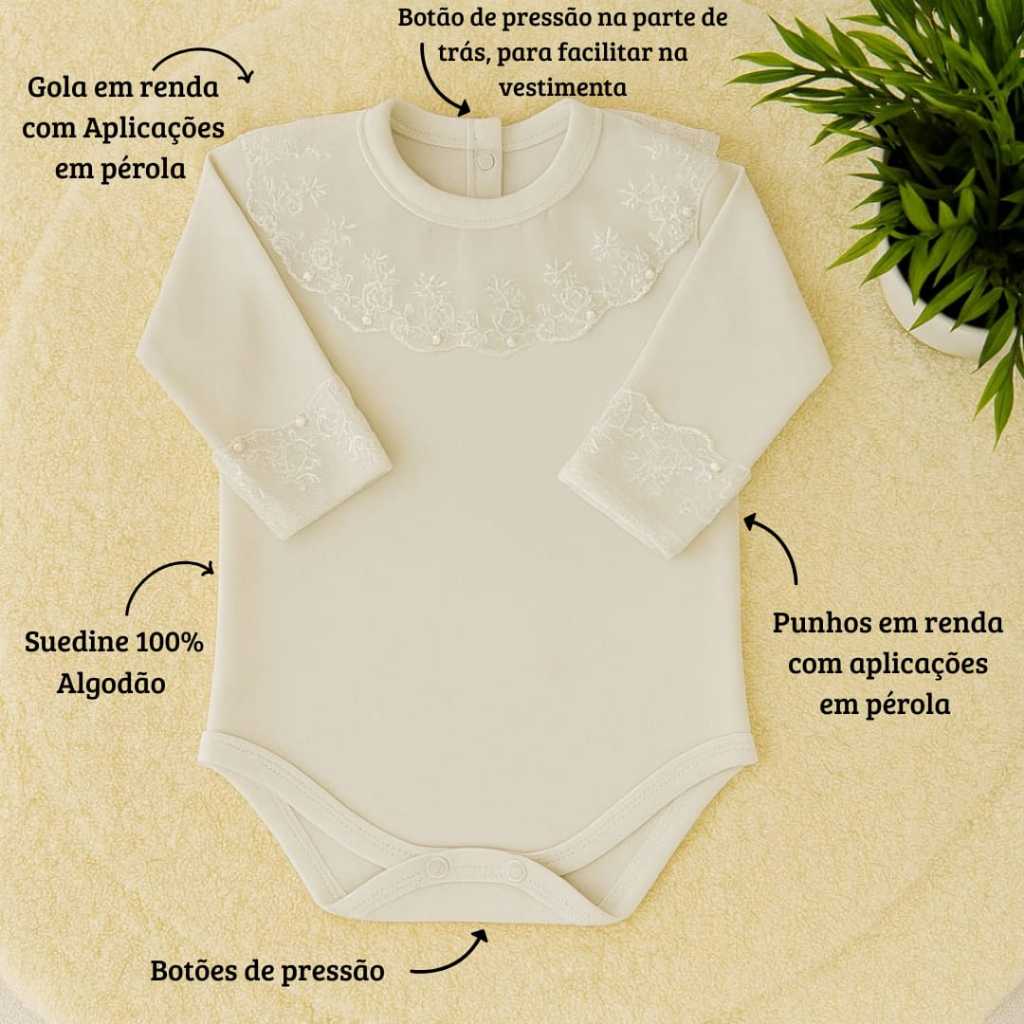 Body menina manga longa com detalhes na gola e punho em renda e aplicações em pérolas