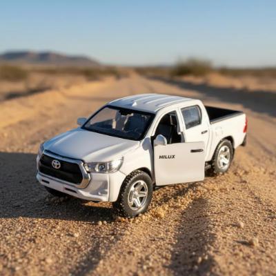 Miniatura Toyota Hilux2021 1:36 Metal com Luz e Som Abre Portas Fricção Carro Coleção 12cm c/s Caixa