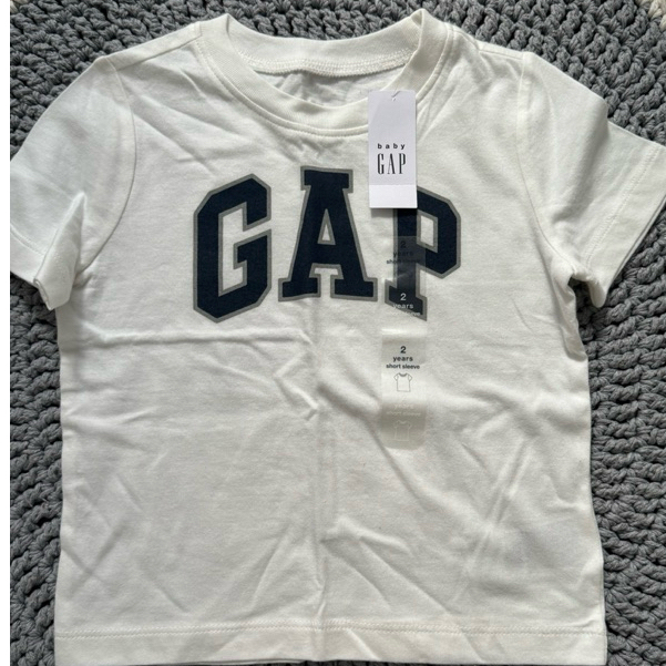 Camiseta Manga Curta Infantil GAP Kids Logo Branca / Roupa Infantil