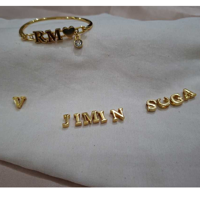 Pulseira Bracelete Feminina com Letra - Verniz Italiano — imagem 2 de 2