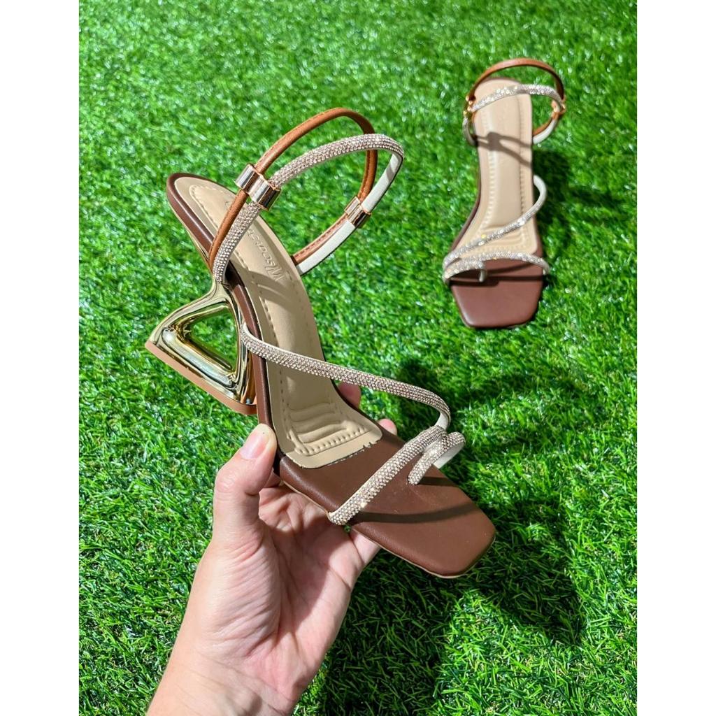 Sandália Feminina Salto 8cm Organico Geométrico com Strass com calce fácil no calcanhar Lançamento 2026