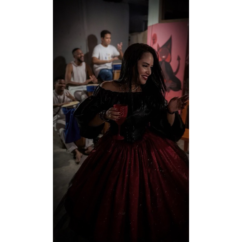 BLUSA CIGANINHA E SAIA DE GLITTER POMBA GIRA MARIA PADILHA