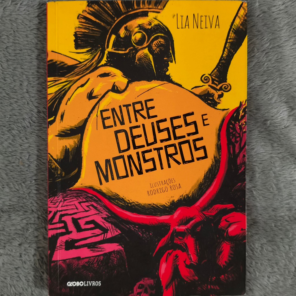 Livro infantojuvenil - Entre Deuses e Monstros