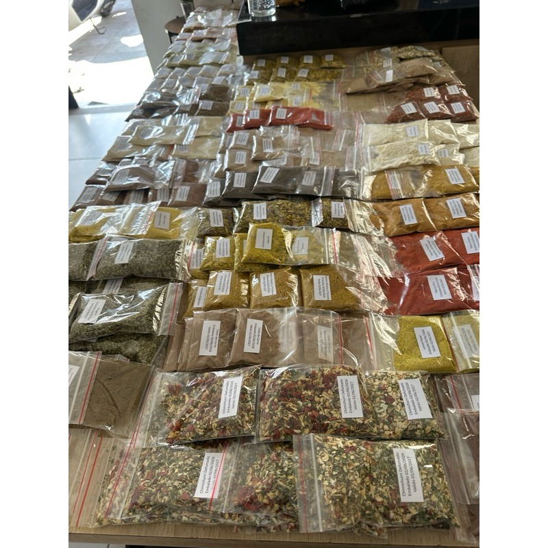 KIT com 32 Temperos Naturais e Condimentos 30g Cada ChimiChuri Paprica Orégano Pimenta Cebola e Alho