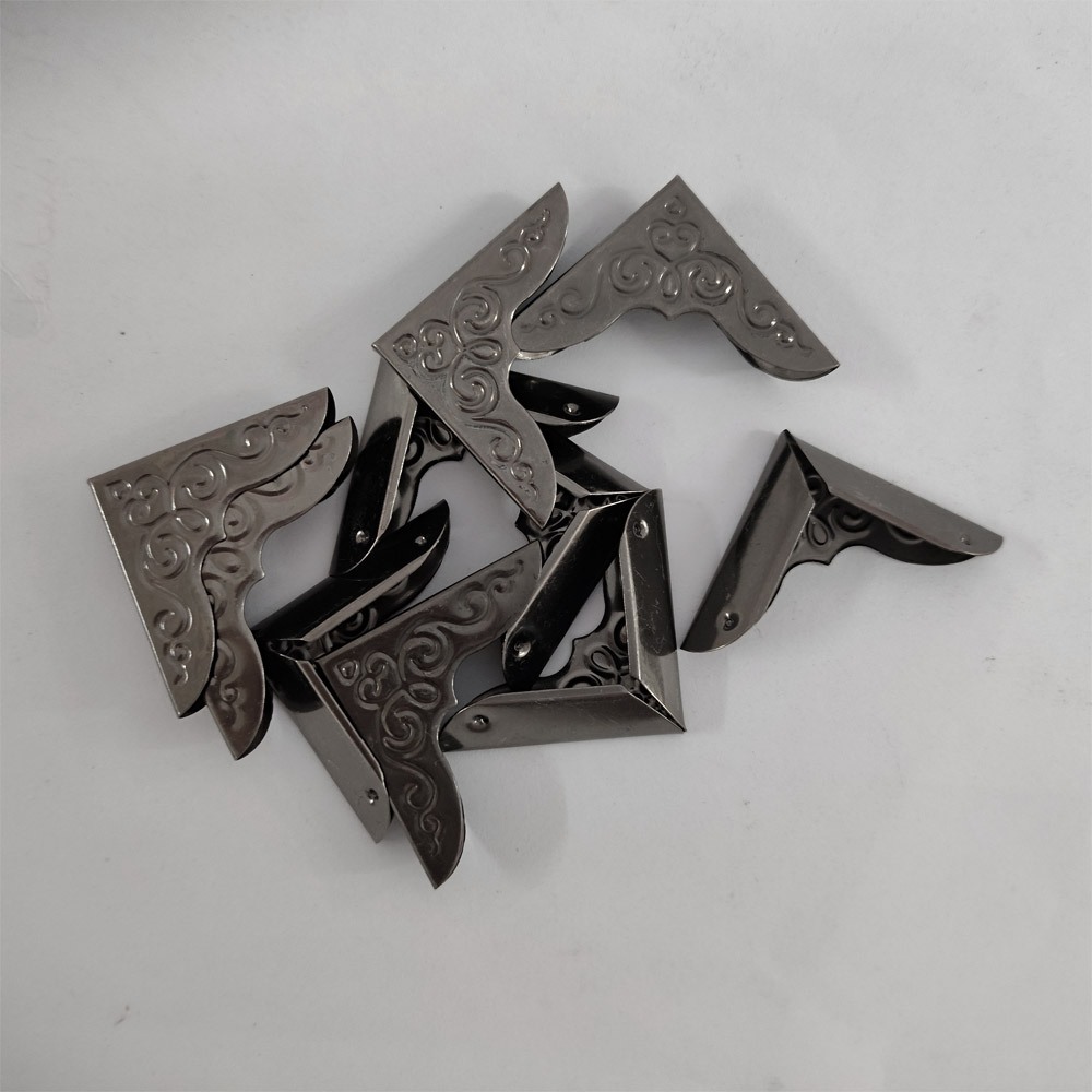 Cantoneira de metal desenhada para bolsa e cartonagem 6x8x30mm 10 unidades ref.154197 — imagem 2 de 2