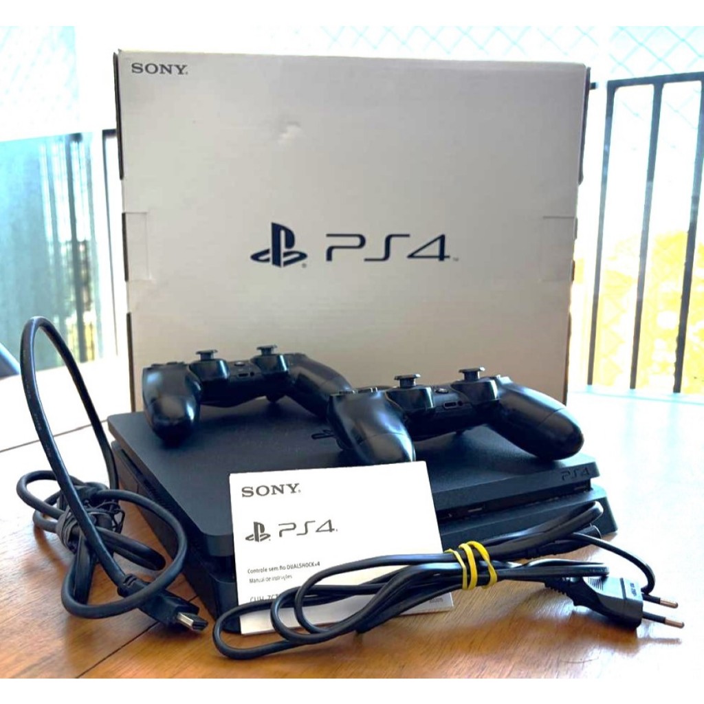 Playstation 4 Slim Standard com 1 Tb Com 2 Controles E 11 Jogos Originais