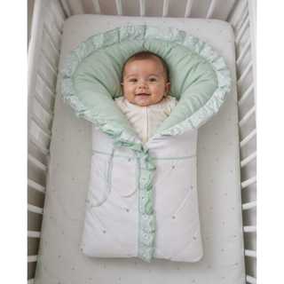 Saco de Dormir Porta Bebê Acolchoado Tecido Pique Branco com Forro Verde  Fechamento com Zíper.