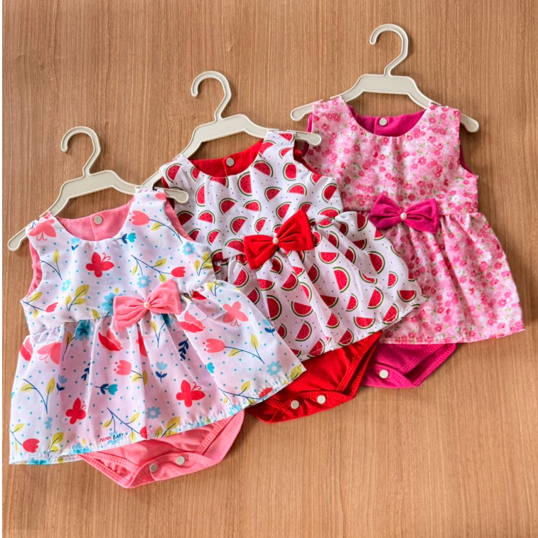 Roupa de Bebê Menina Kit com 3 bodys vestidos 0 a 3 meses Estampas Sortidas