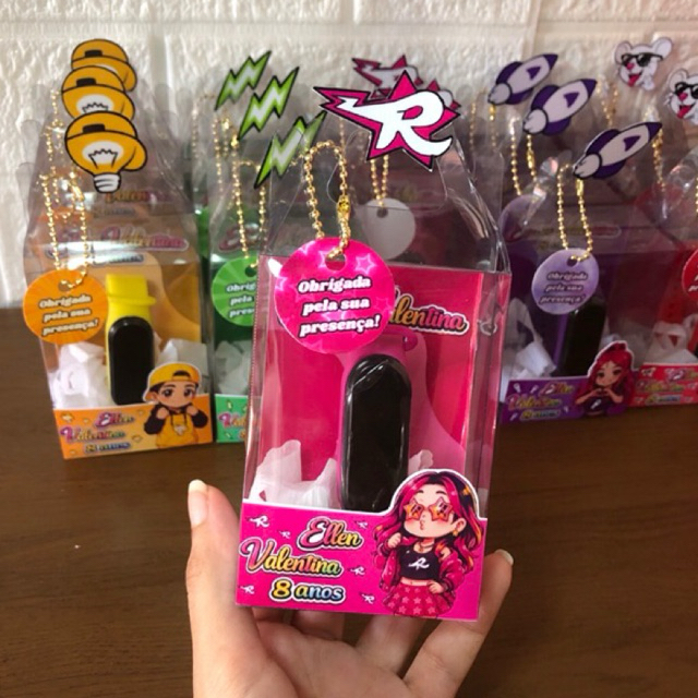 Relógio Digital na Caixinha Maletinha - Grupo Rosas ou Emily Vick e outros temas / Lembrancinhas Personalizadas