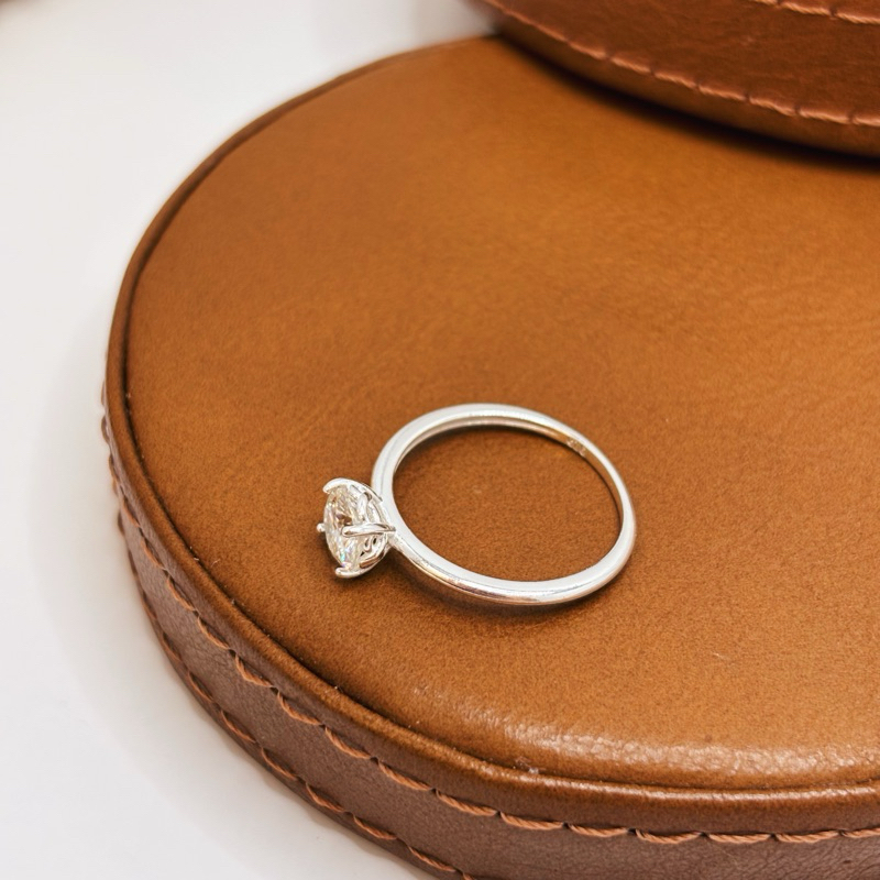 Anel Solitário Moissanite 6,6mm Detalhe Infinito Prata 925 Elegante Brilho Intenso — imagem 2 de 2