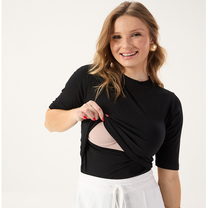 Blusa de Amamentação Canelada Preta com Abertura Prática Camiseta Pós-Parto Confortável