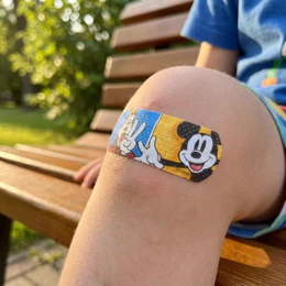 Adesivo Band Aid Curativo Infantil Disney Mickey Sanfarma Caixa 20 Unidades