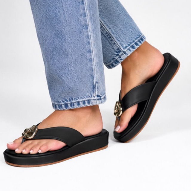 Sandália Feminina Plataforma Flatform com Fivela Dourada | Confortável e Elegante