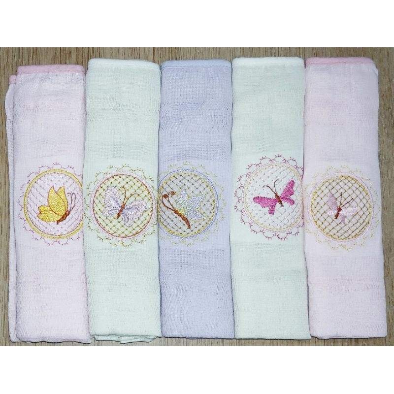 Kit de Fraldas de Pano Feminino 100% Algodão Bordado Computadorizado Tam 70x70cm c/05 unds