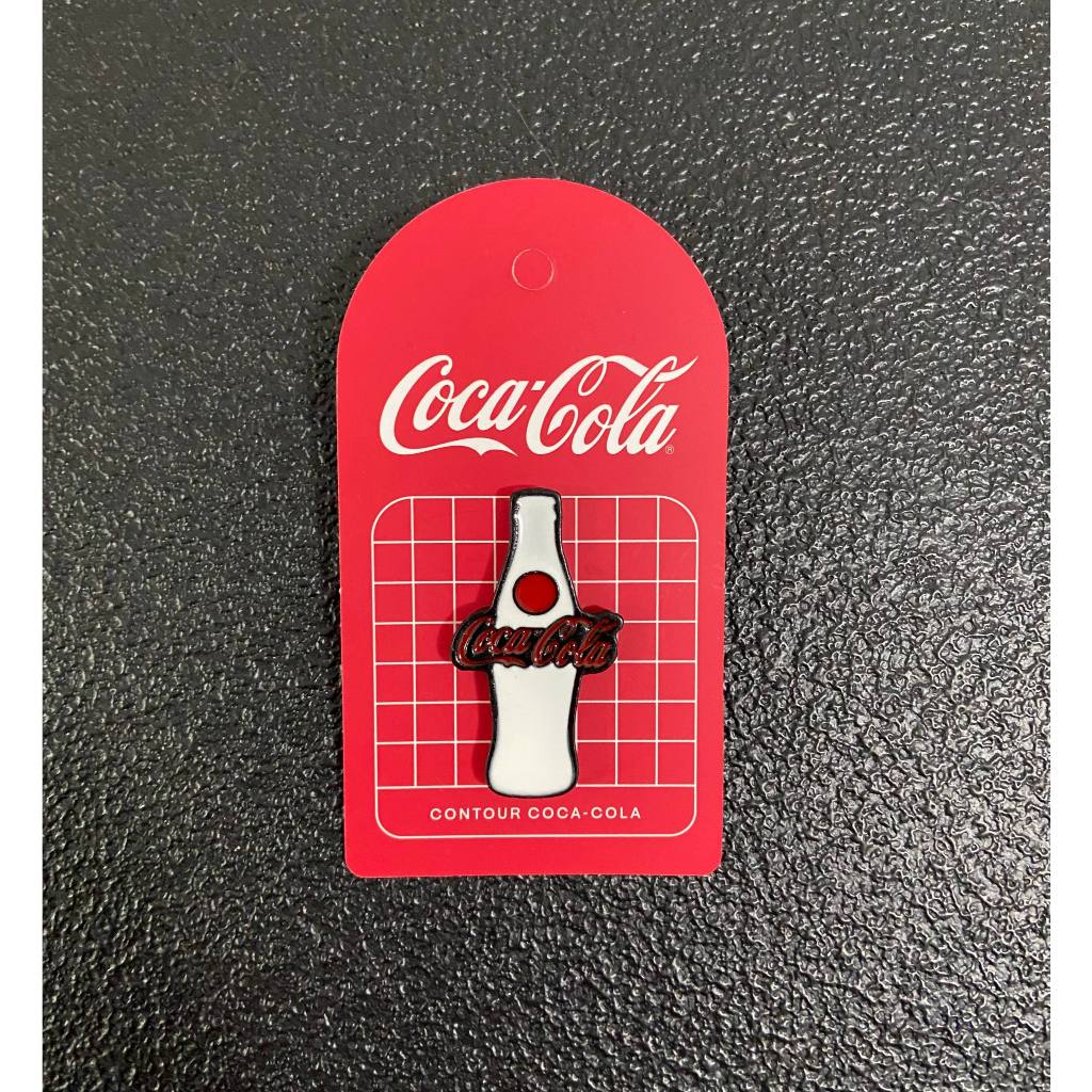 Pin colecionável garrafinha Coca-Cola Japão - Coleção Coca Cola Daiso 2026
