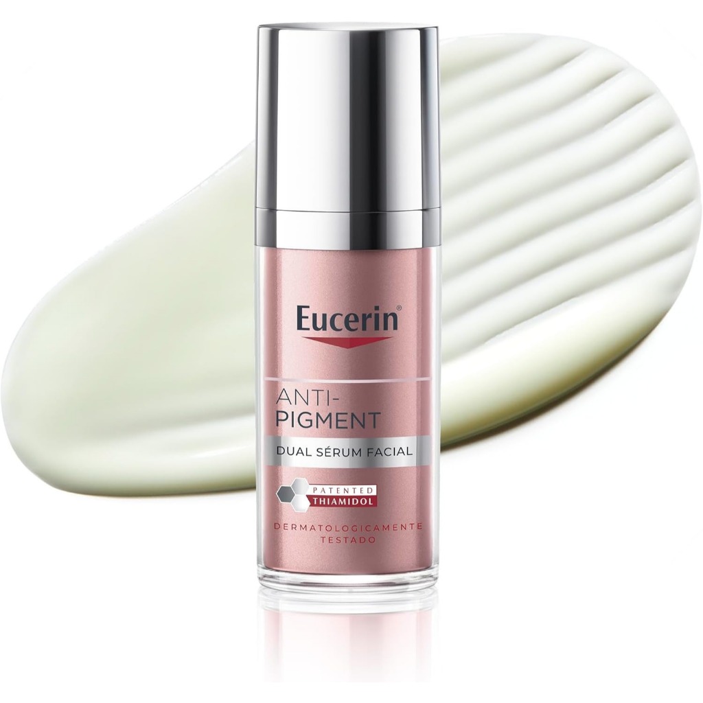 Frasco do sérum facial Eucerin Anti-Pigment de 30ml com tampa prateada posicionado à frente de uma amostra de textura cremosa branca