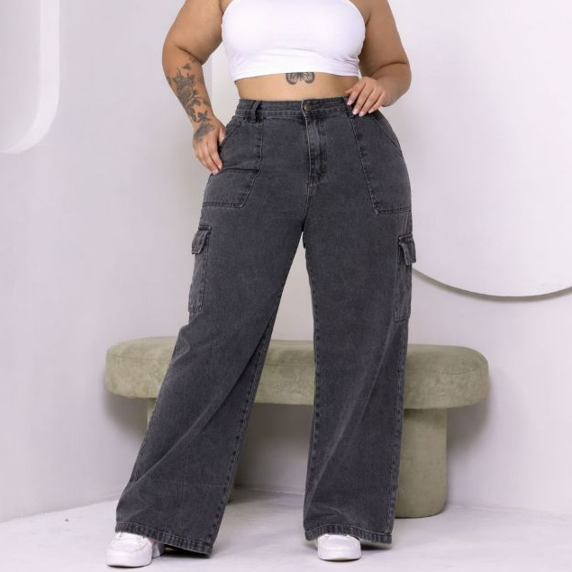 Calça Cargo Jeans Feminina Grafite Plus Size Wide Leg – Conforto, Estilo e Bolsos Funcionais