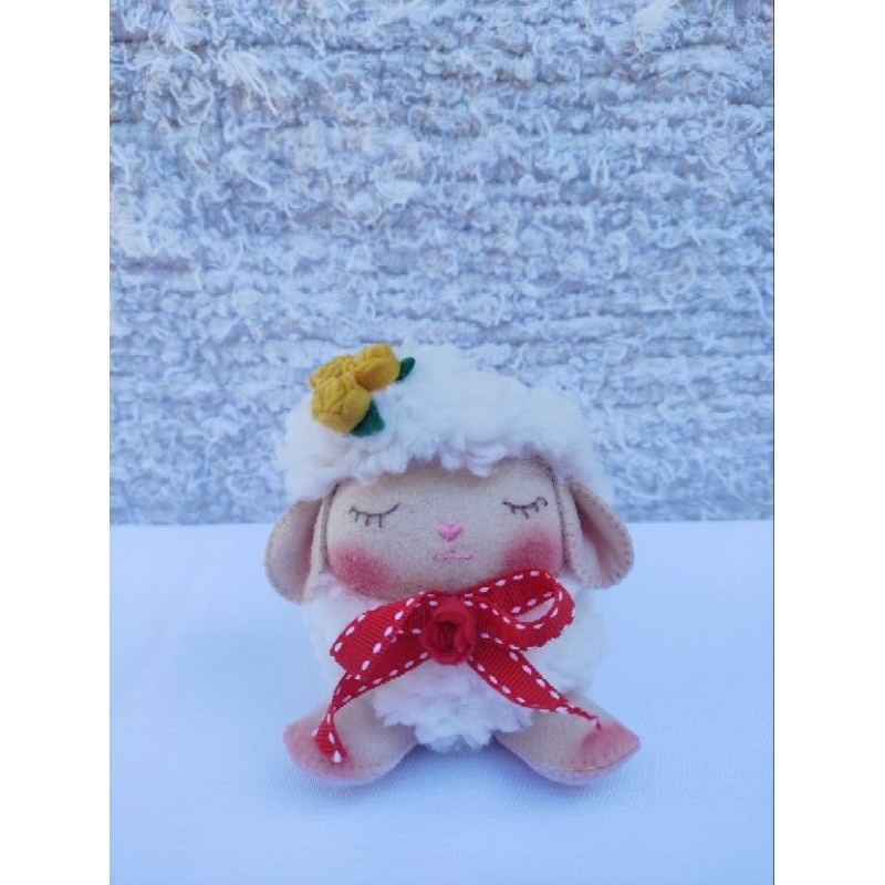 Ovelhinha Artesanal em Feltro Personalizada Lembrancinha Batizado Maternidade