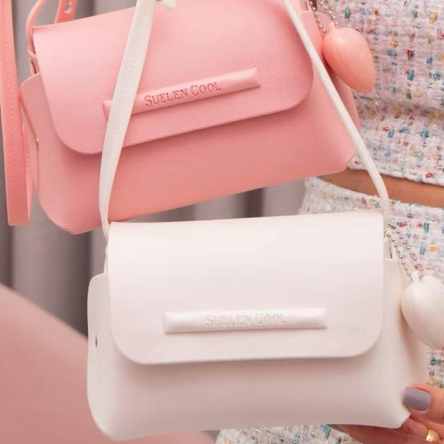 Bolsinha Feminina Pequena Suellen com Coração – Clutch, Necessaire Porta Maquiagem