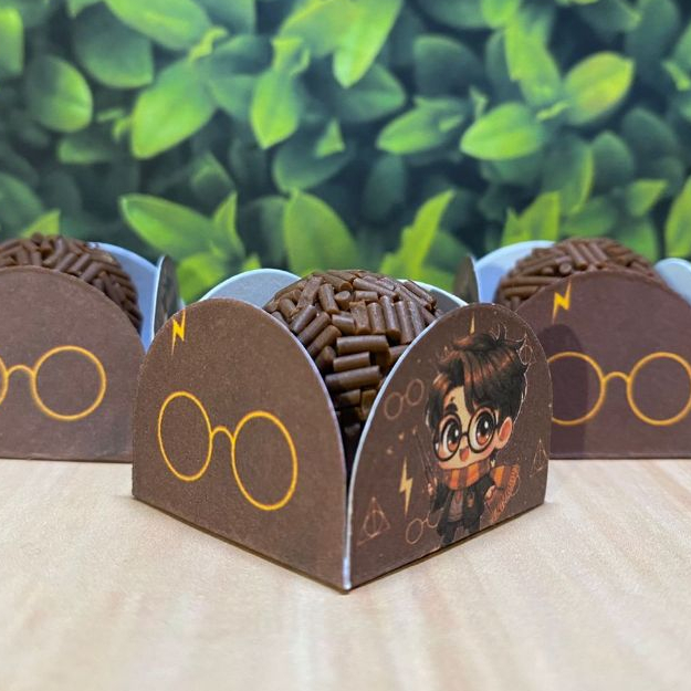 50 forminhas personalizadas 4 pétalas de doce brigadeiro festa aniversário Harry Potter