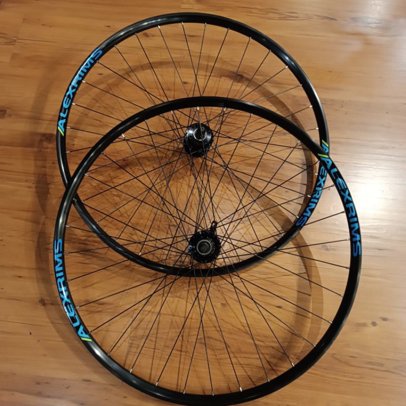Par de Rodas Aro 29 AlexRims Original Oggi Hacker Cubo de Rosca com Rolamentos