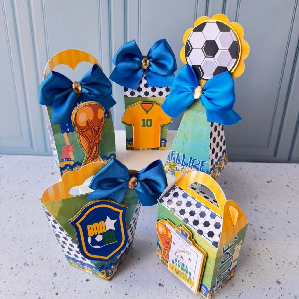 Kit Festa Personalizado Brasil, Copa do Mundo C/ Aplique, Futebol, caixinhas e lembrancinhas para festa - PEGUE E MONTE