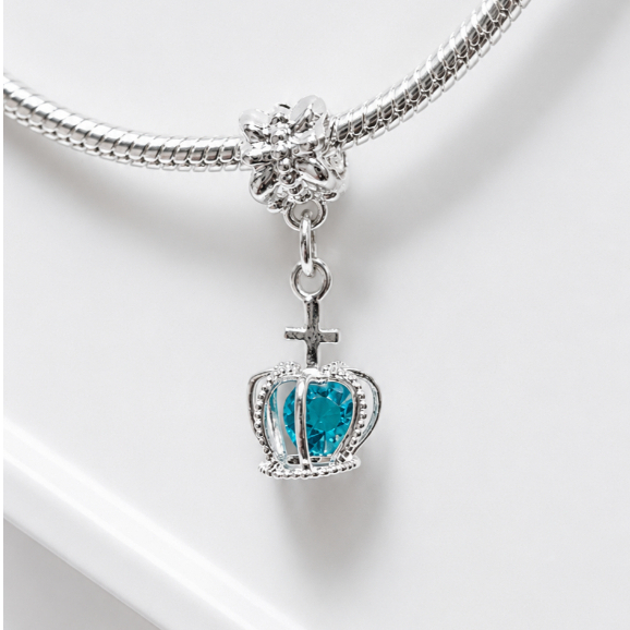 Berloque Coroa de Princesa com Pedra Azul Banho de Prata 925 | Charm Feminino Delicado