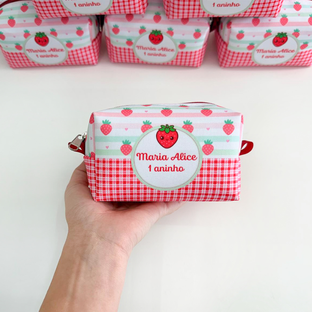 Kit 10 a 35 Bolsinhas Necessaire Personalizada lembrancinhas aniversário Box P Morango