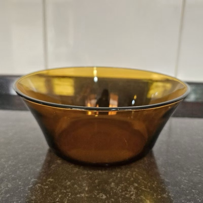 Tigela antiga original usada em vidro âmbar Duralex 23cm diâmetro