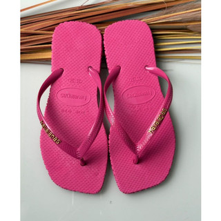 CHINELO DE DEDO FEMININO  BICO QUADRADO  BASICO DETALHE NA LATERAL