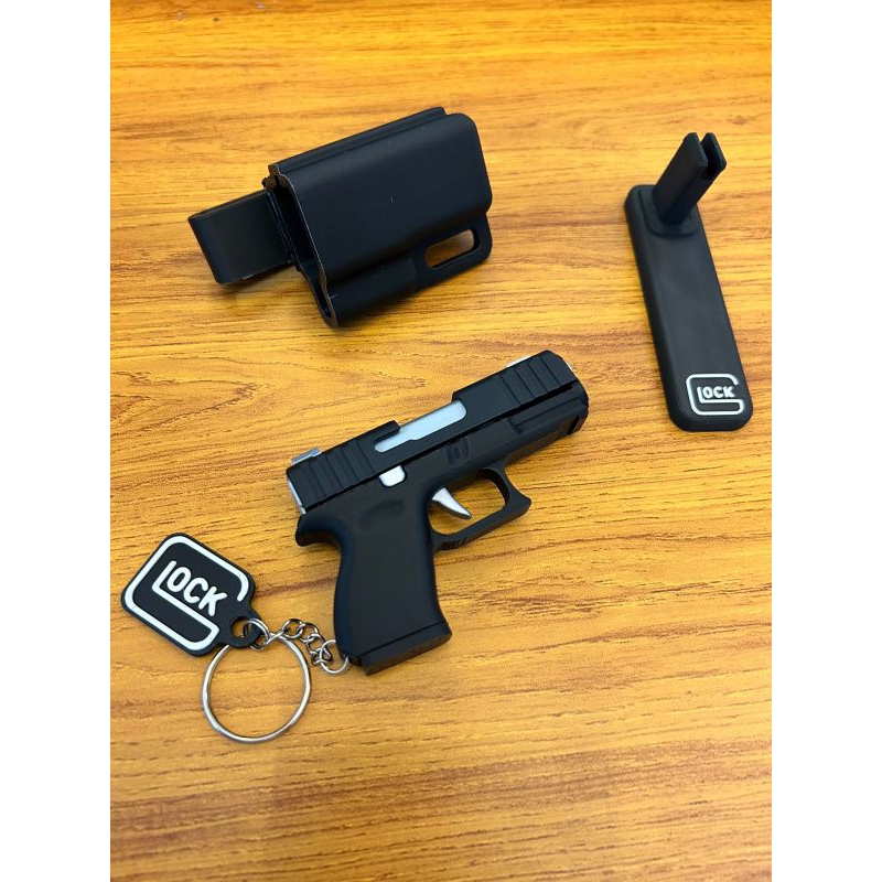 Chaveiro miniatura Glock 10cm PRETO COM PRATA Fidget deslizante com opcional base e COLDRE Decorativo de plástico