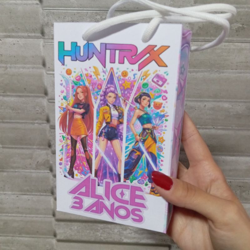 10 | 20 | 30 Sacolinhas Surpresa Lembrancinha Personalizada Guerreiras K POP - PEGUE E MONTE - Com Nome e Idade