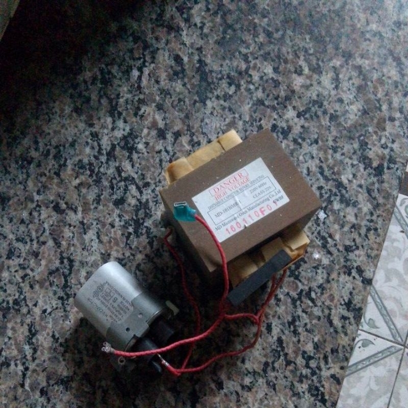 transformador + capacitor e fusível d alta tensão ,p micro-ondas (MD-101BMR-1)220V(Usado