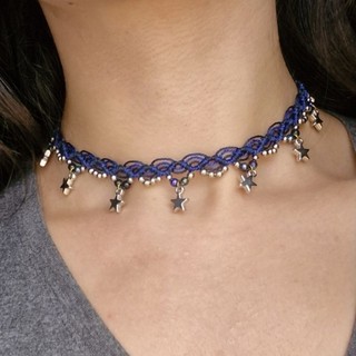 Choker de Macramê com pingentes de estrelas / Gargantilha azul e prateada / Acessório artesanal