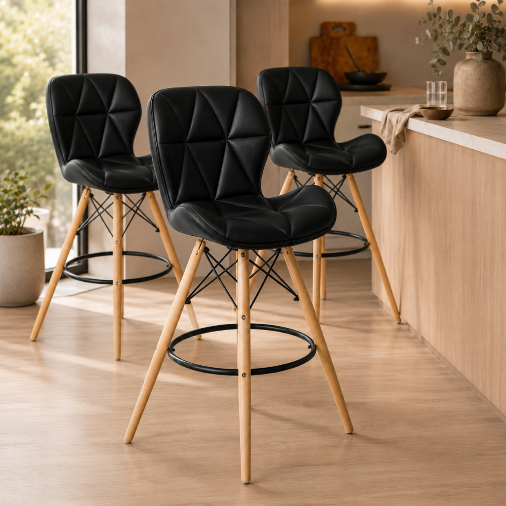Kit 3 Banquetas Slim Eiffel Wood Estofada Pé de Madeira para Cozinha com Encosto 68cm
